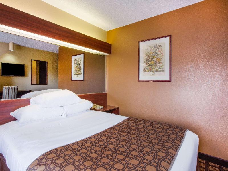 1 Queen Bed, Mobility/Accessible Room, Non-Smoking