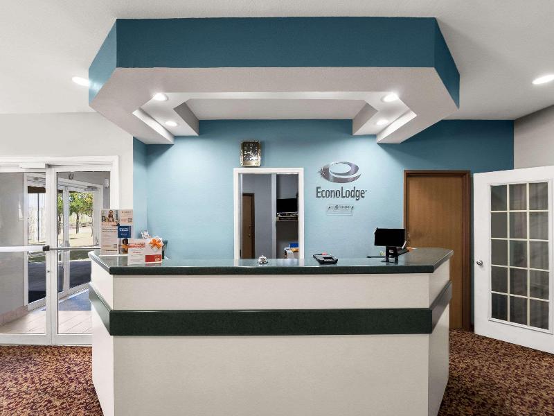 Econo Lodge Inn & Suites image