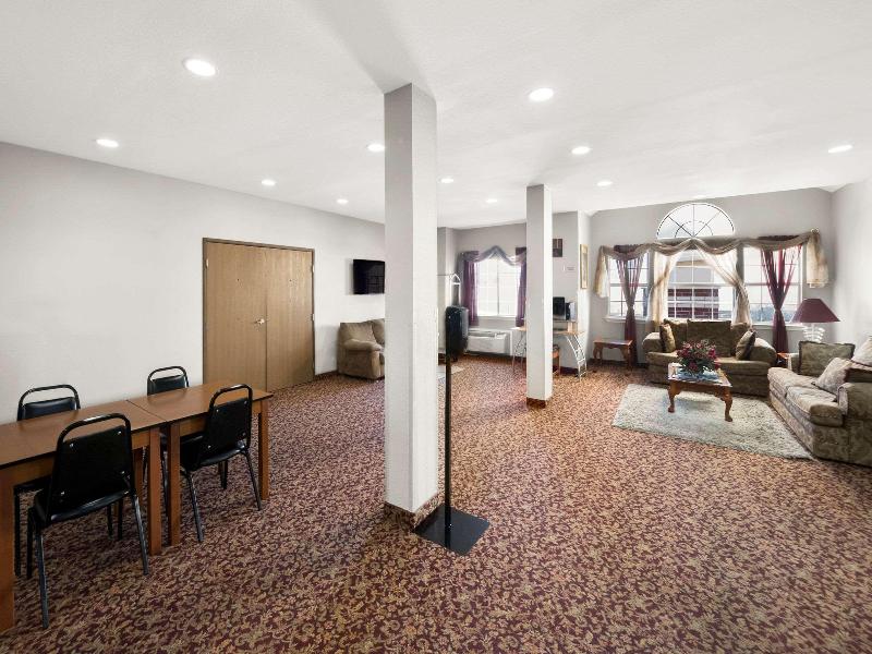 Econo Lodge Inn & Suites image