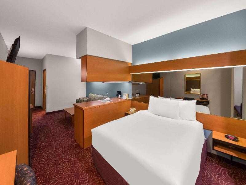 Econo Lodge Inn & Suites image