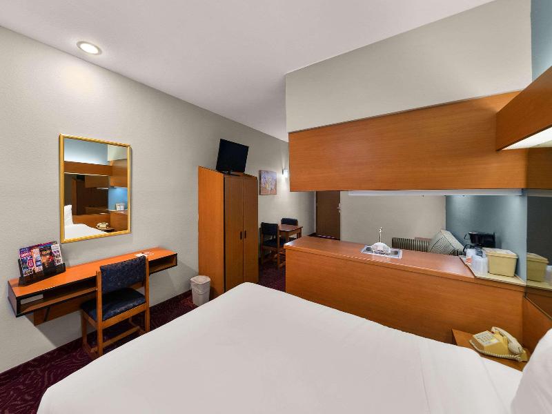 Econo Lodge Inn & Suites image