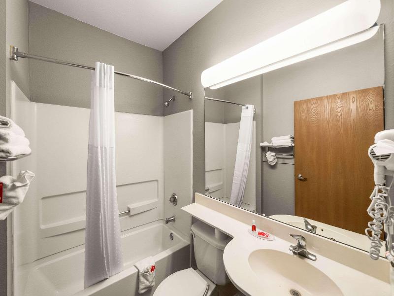 Econo Lodge Inn & Suites image