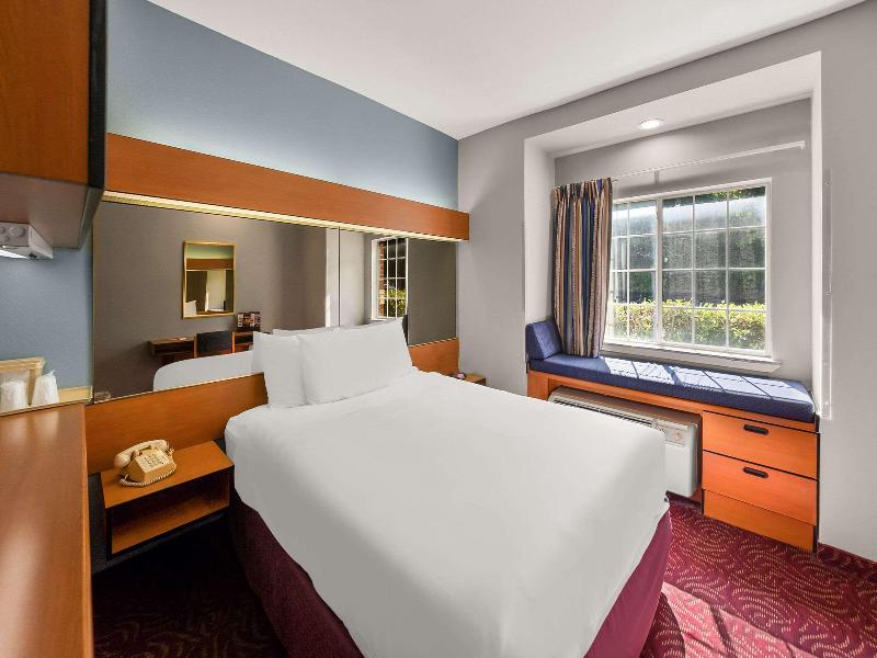 Econo Lodge Inn & Suites image