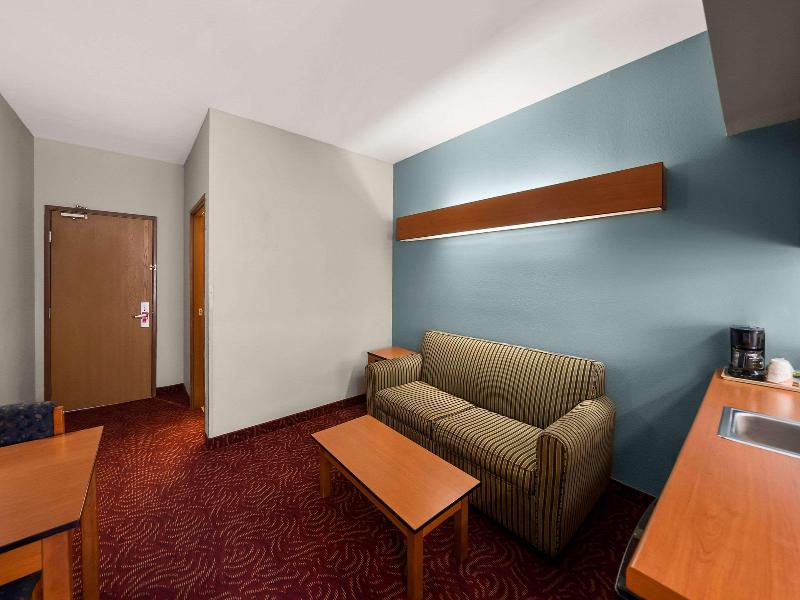 Econo Lodge Inn & Suites image