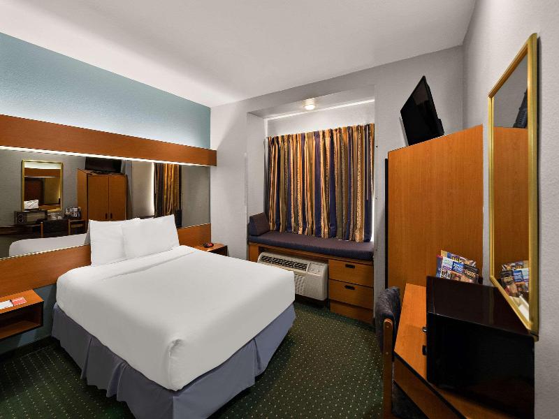 Econo Lodge Inn & Suites image