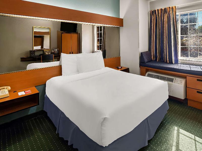 Econo Lodge Inn & Suites image