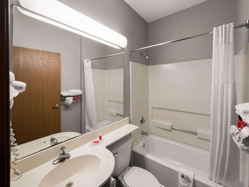 Econo Lodge Inn & Suites image