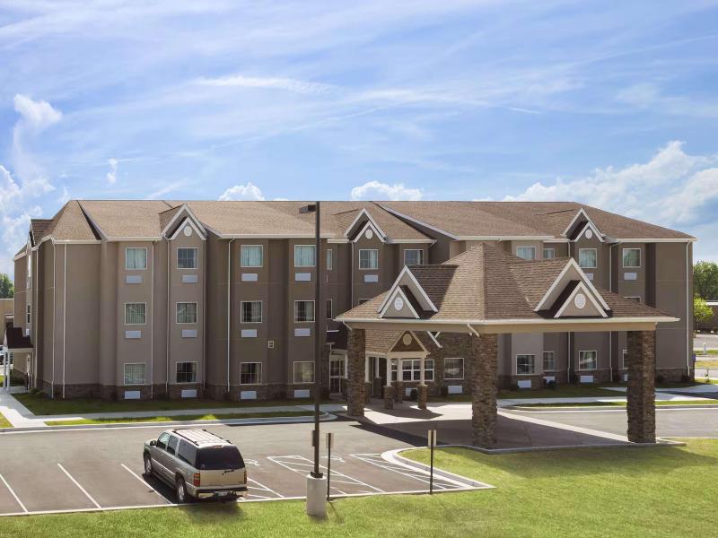 Microtel Inn & Suites By Wyndham Fairmont image
