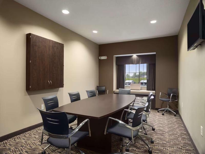 Microtel Inn & Suites By Wyndham Fairmont image
