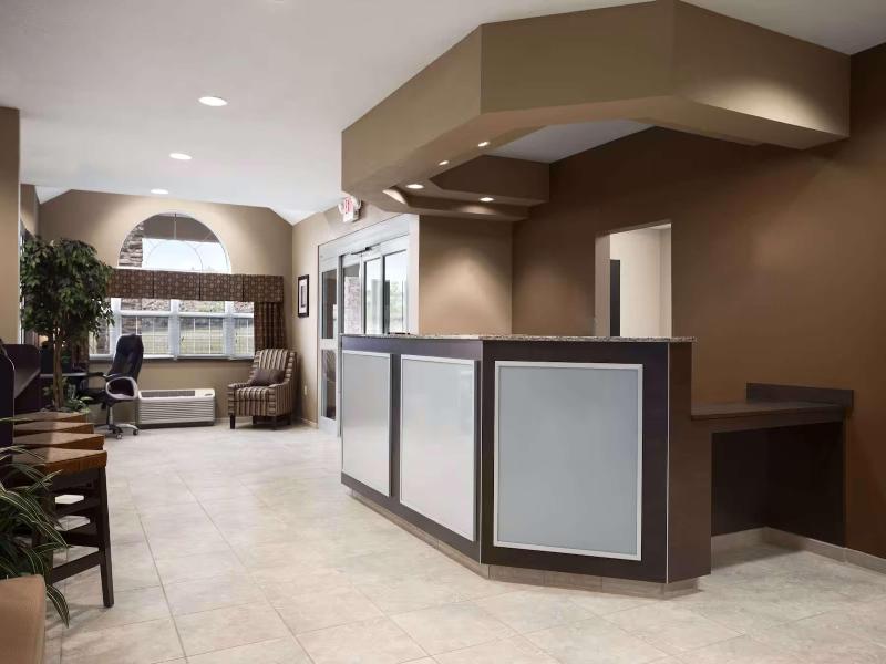 Microtel Inn & Suites By Wyndham Fairmont image