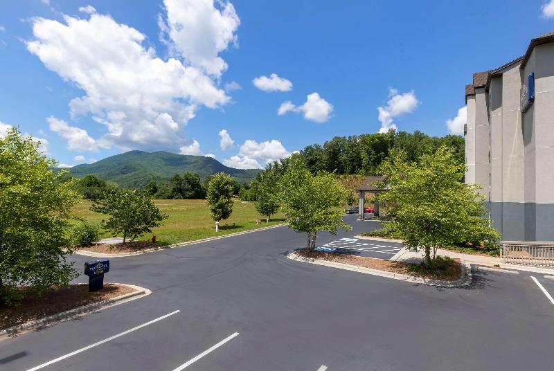 Microtel Inn & Suites By Wyndham Sylva Dillsboro image