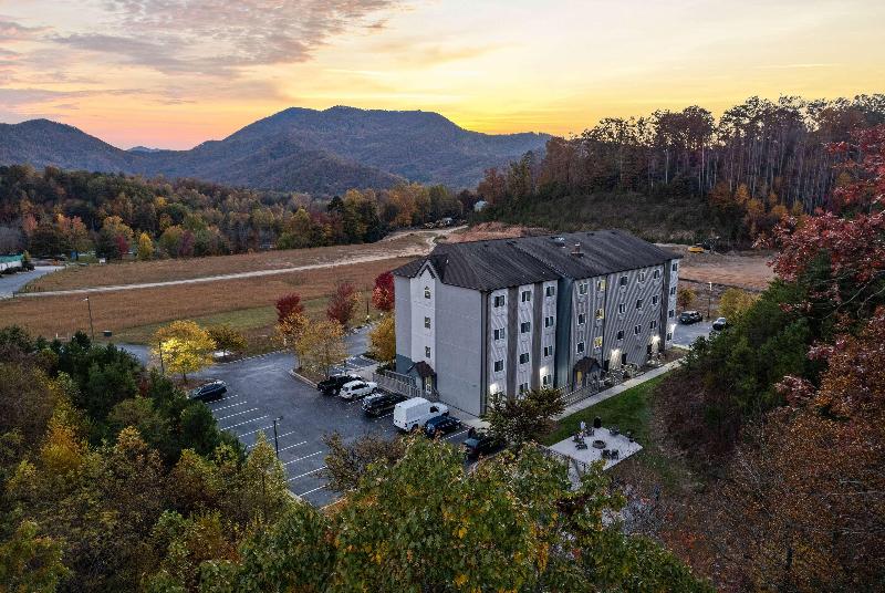 Microtel Inn & Suites By Wyndham Sylva Dillsboro image