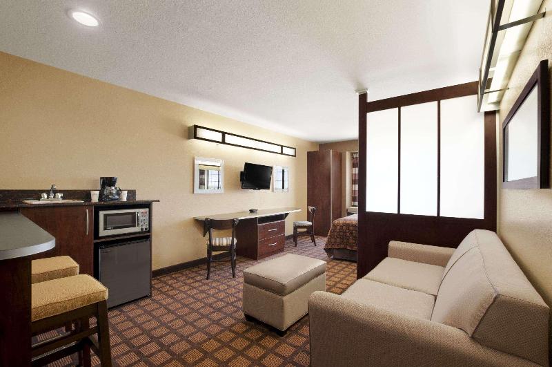 Garner Hotel Gonzales image