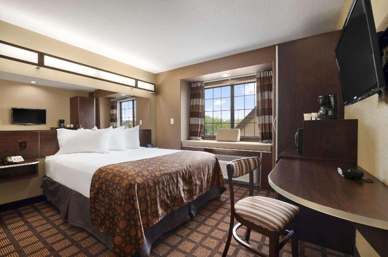 Garner Hotel Gonzales image