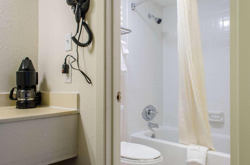 Quality Inn & Suites Laurel area image