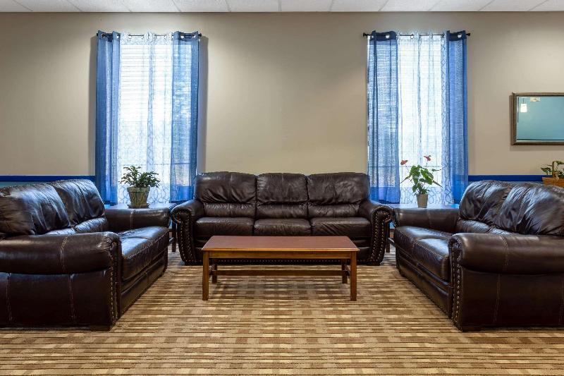 Baymont Inn & Suites Queensbury/Lake George image