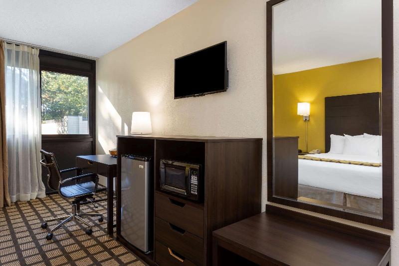 Baymont Inn & Suites Queensbury/Lake George image