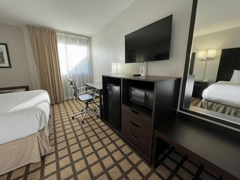 Baymont Inn & Suites Queensbury/Lake George image