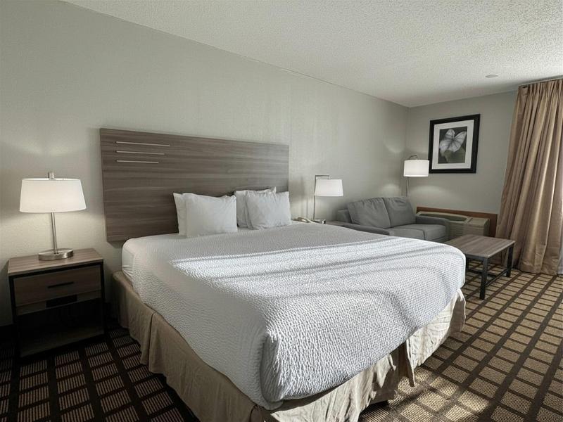 Baymont Inn & Suites Queensbury/Lake George image