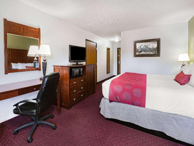 Baymont by Wyndham Bozeman image