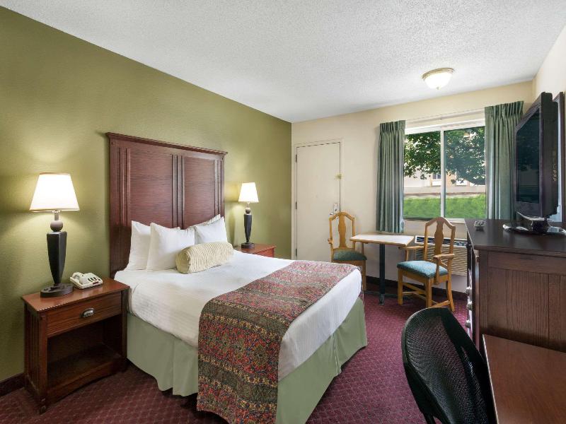 Baymont by Wyndham Bozeman image