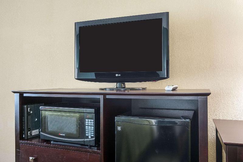 Quality Inn Calhoun North I-75 image