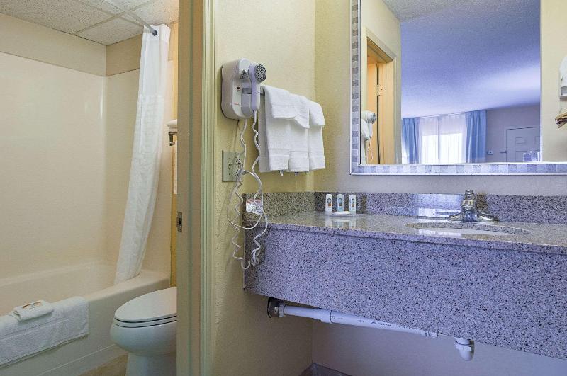 Quality Inn Calhoun North I-75 image