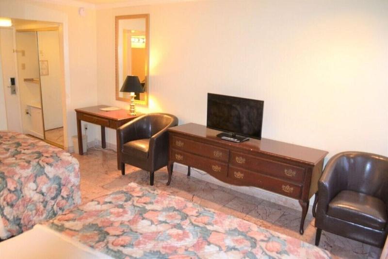 Merced inn & suites image