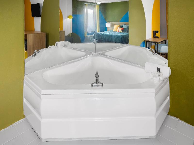 Room DELUXE KING BED