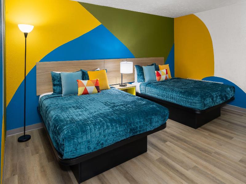 SUITE TWO QUEEN BEDS — photo 8