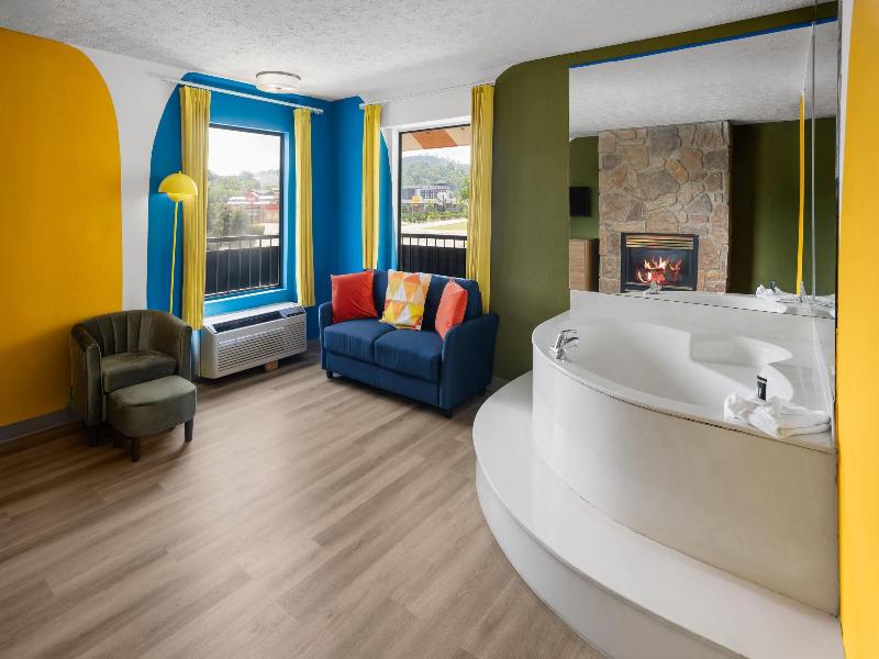 SUITE TWO QUEEN BEDS — photo 4