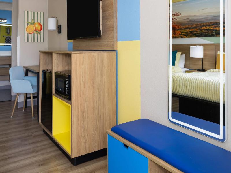 Room TWO QUEEN BEDS