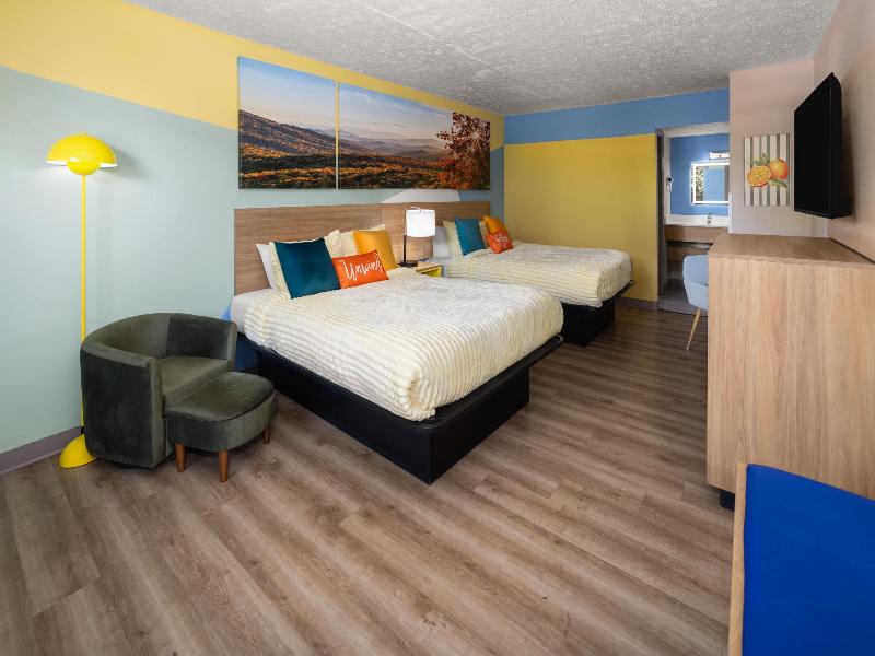 Room TWO QUEEN BEDS