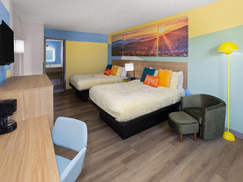 SUITE THREE BEDS