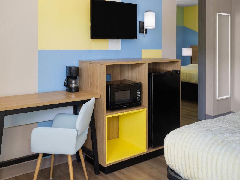 SUITE THREE BEDS