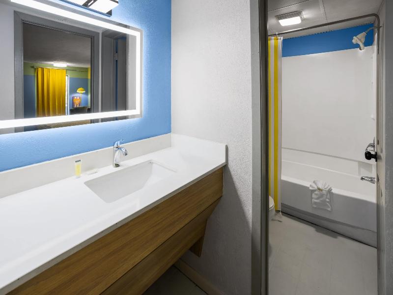 SUITE THREE BEDS — photo 5