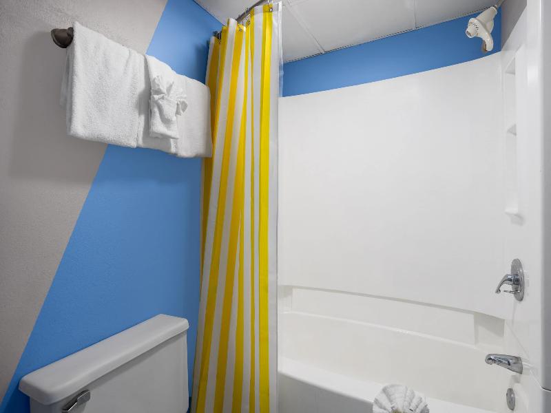 SUITE THREE BEDS — photo 4