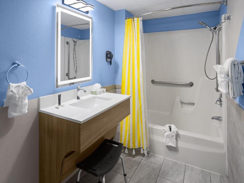 Room Accessible-Two Queen Beds
