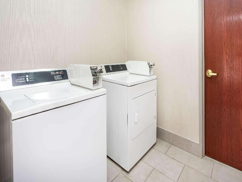 La Quinta Inn & Suites by Wyndham Fairborn Wright image