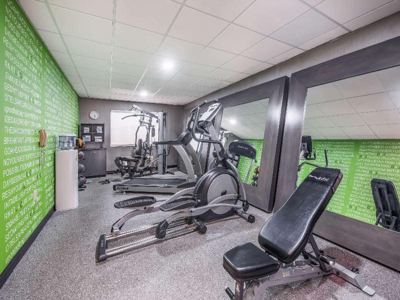 La Quinta Inn & Suites by Wyndham Fairborn Wright image