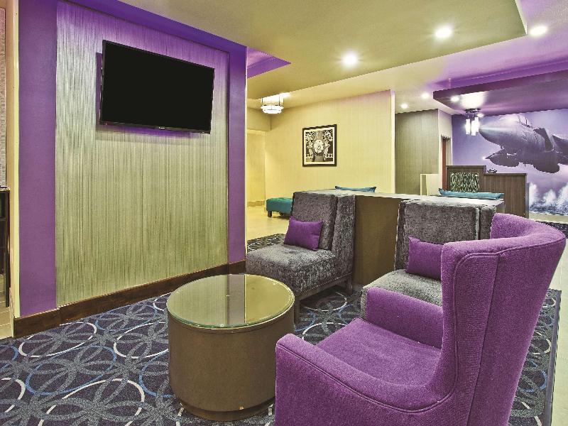La Quinta Inn & Suites by Wyndham Fairborn Wright image