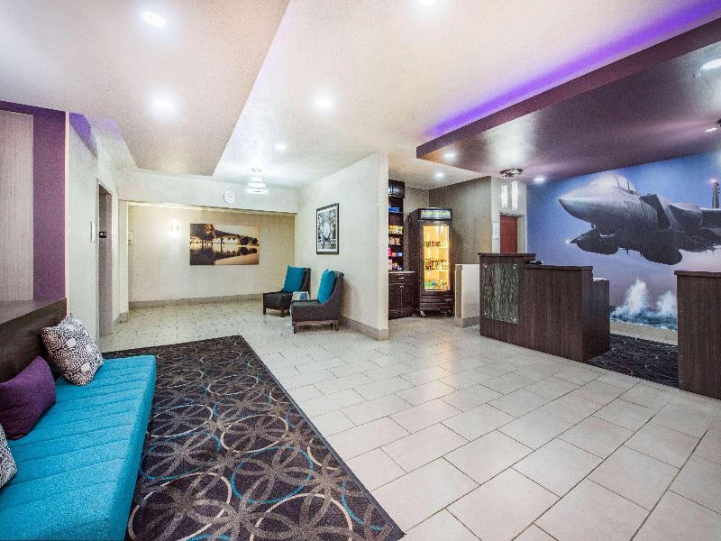 La Quinta Inn & Suites by Wyndham Fairborn Wright image