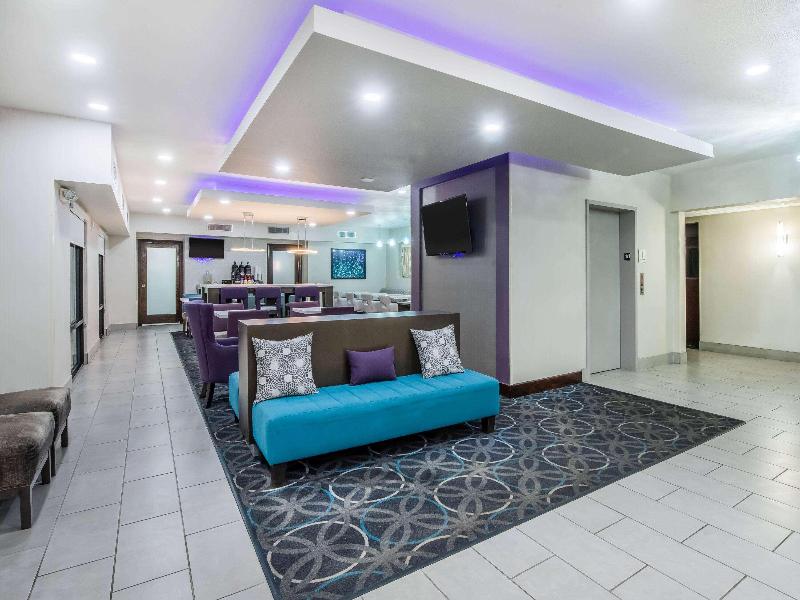 La Quinta Inn & Suites by Wyndham Fairborn Wright image