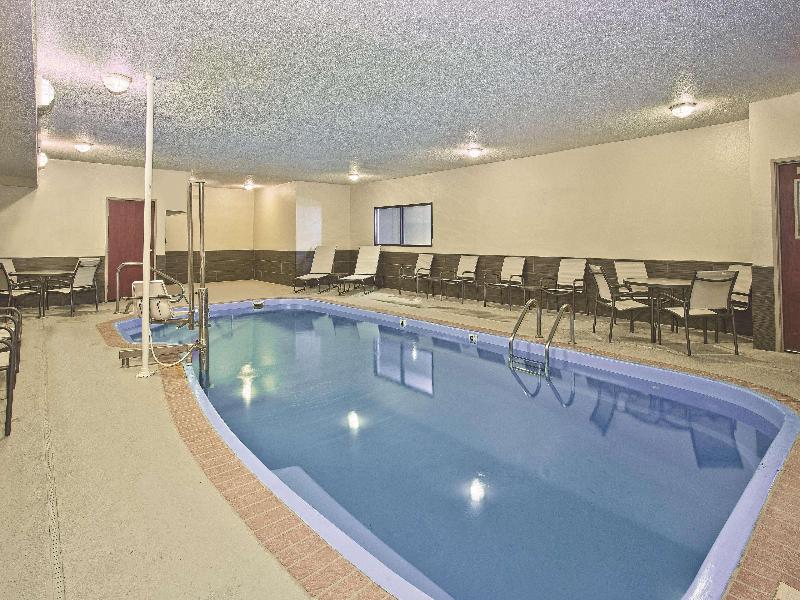 La Quinta Inn & Suites by Wyndham Fairborn Wright image