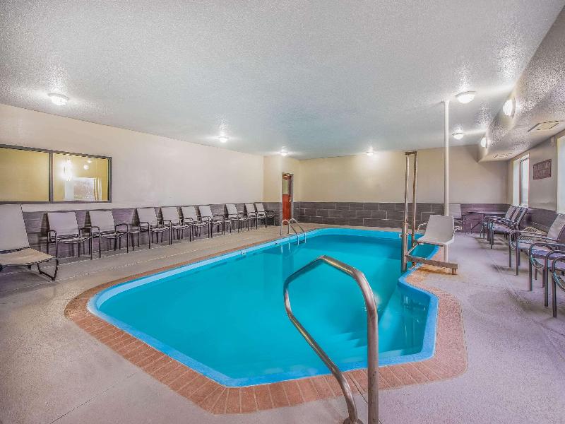 La Quinta Inn & Suites by Wyndham Fairborn Wright image