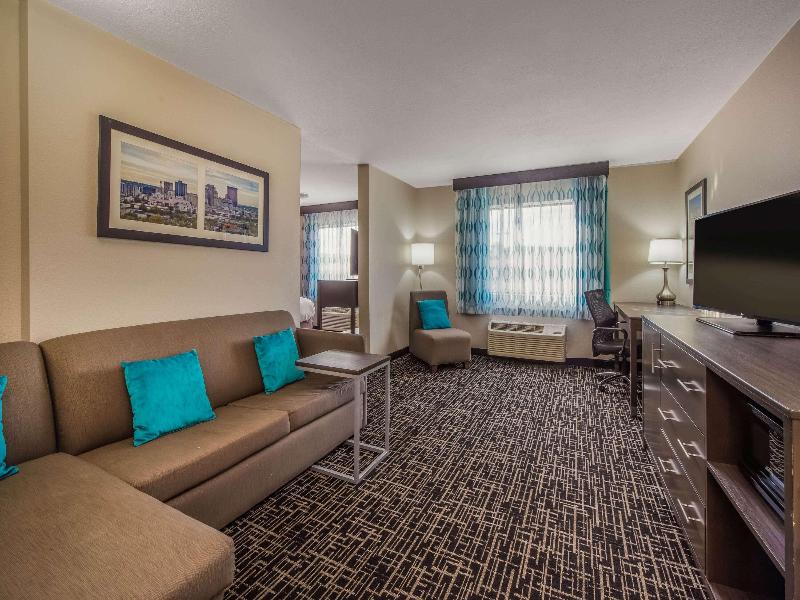 La Quinta Inn & Suites by Wyndham Fairborn Wright image