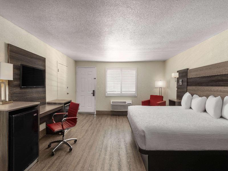 Ramada by Wyndham Kingman image