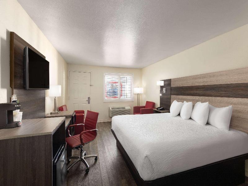 Ramada by Wyndham Kingman image