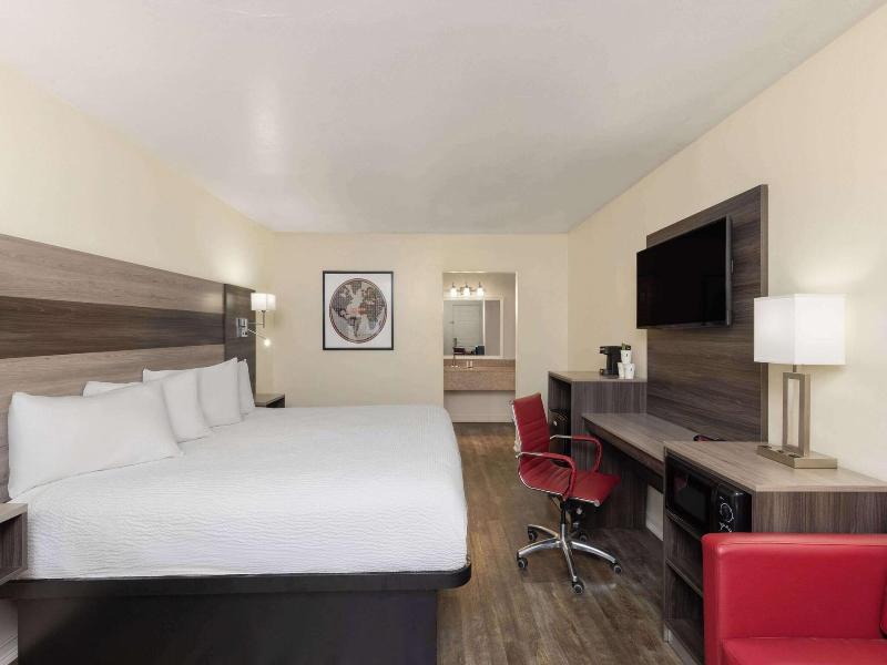 Ramada by Wyndham Kingman image