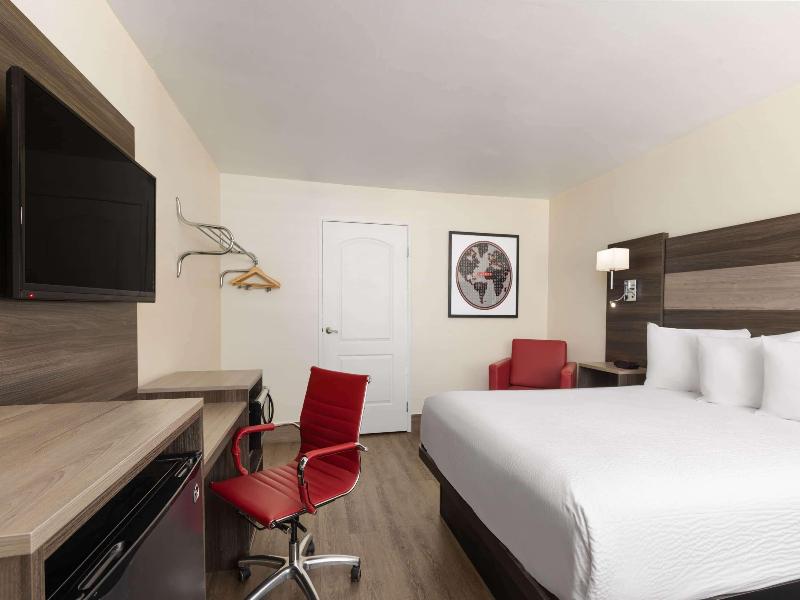 Ramada by Wyndham Kingman image